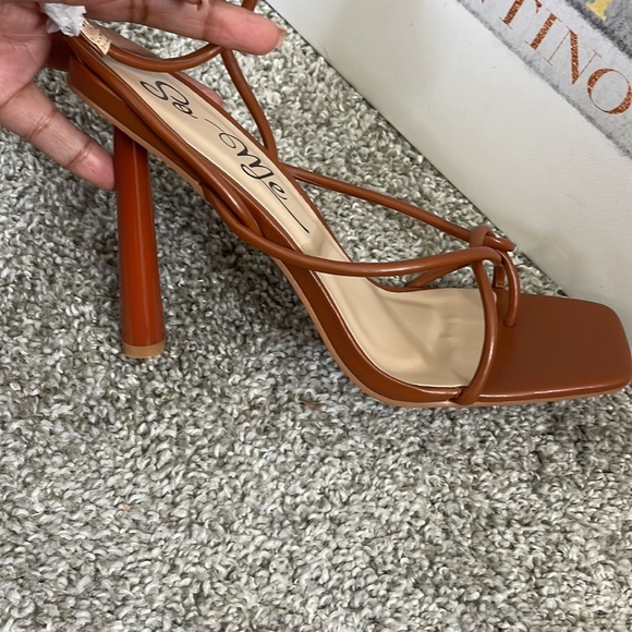Brown heels‎ - Picture 3 of 5